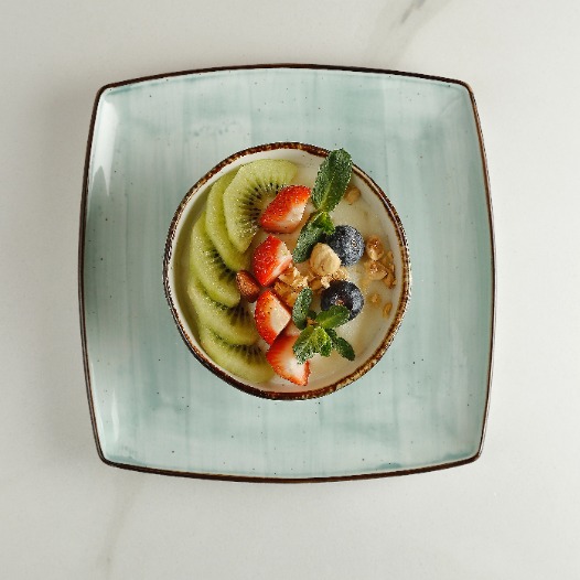 Semolina porridge with fruits