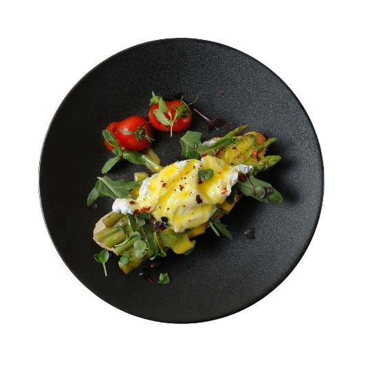 Poached egg with asparagus and hollandaise sauce