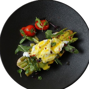 Poached egg with asparagus and hollandaise sauce